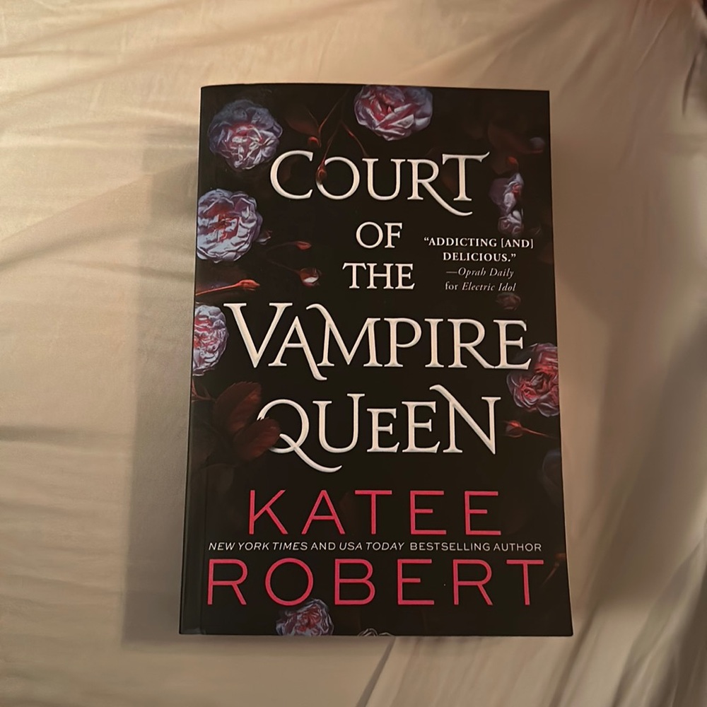 Court of the Vampire Queen by Katee Robert in new condition